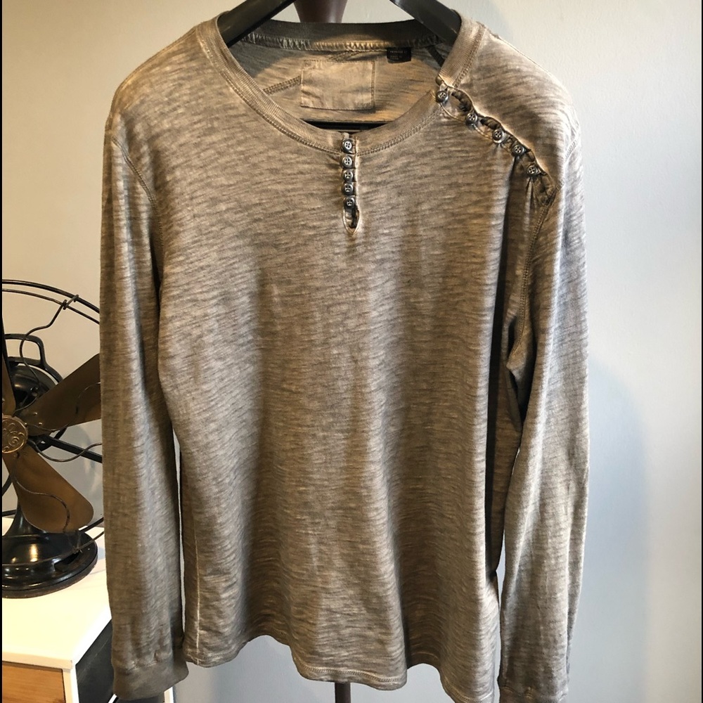 Casual Long sleeve tee Contemporary men’s Pullover